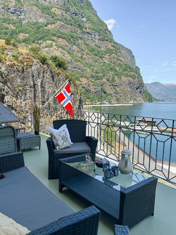 Svingen Guesthouse - Panoramic Fjord Views In Flam Exterior photo