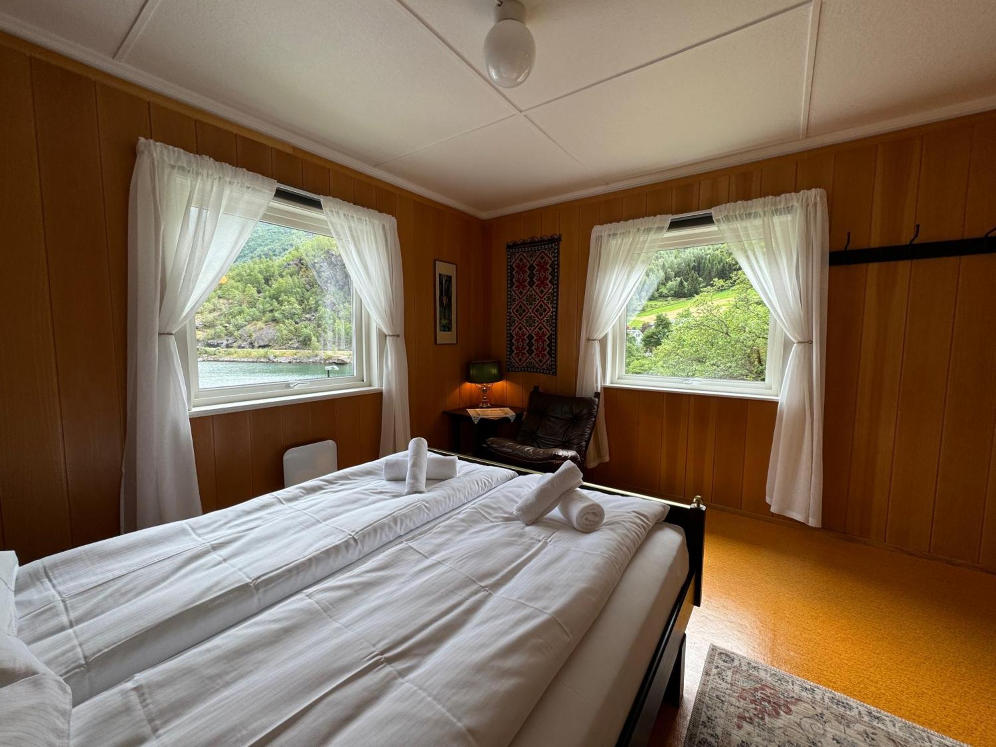Svingen Guesthouse - Panoramic Fjord Views In Flam Exterior photo