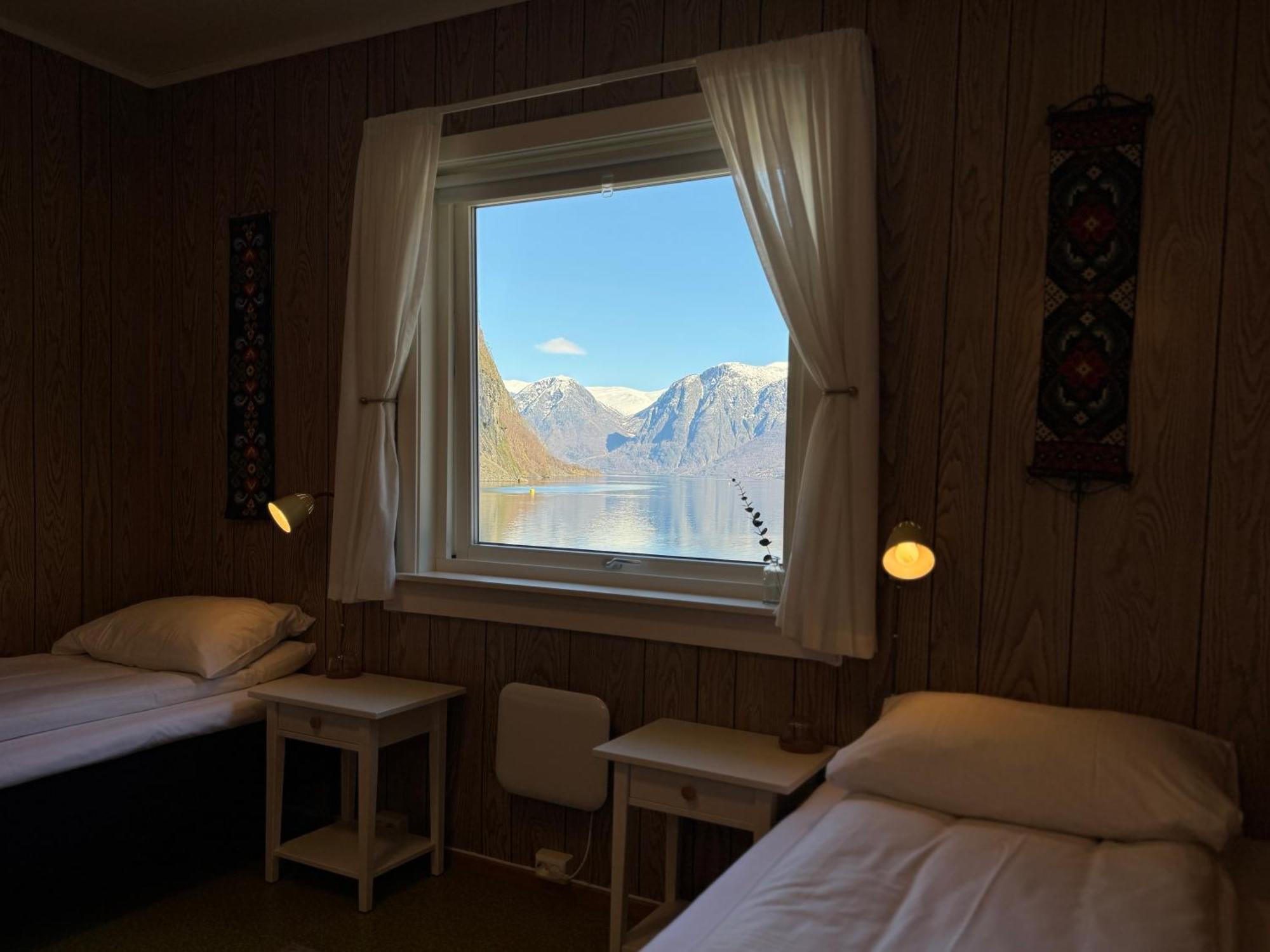 Svingen Guesthouse - Panoramic Fjord Views In Flam Exterior photo